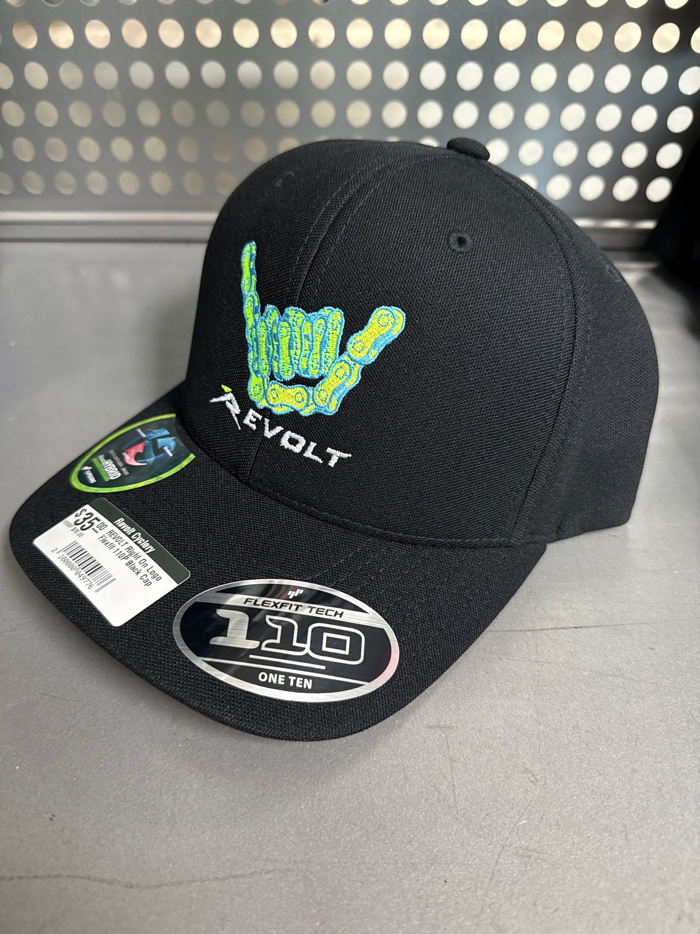 REVOLT Right On Logo flexfit 110P Black cap