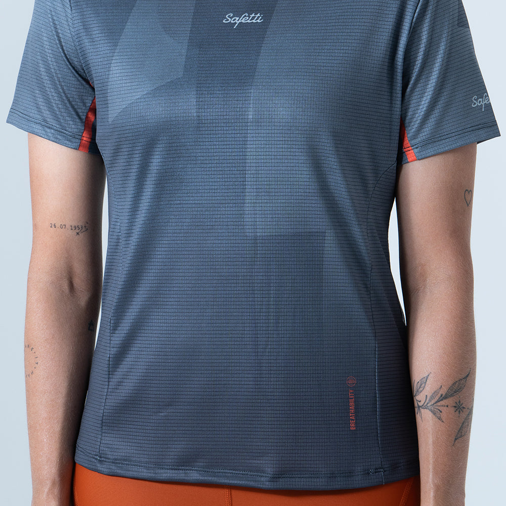 WOMEN'S GRAPHITE SHORT SLEEVE RUNNING T-SHIRT